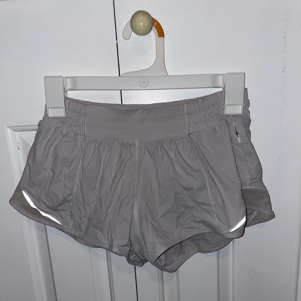 Lululemon Hotty Hot Low-Rise Lined Short 2.5 in